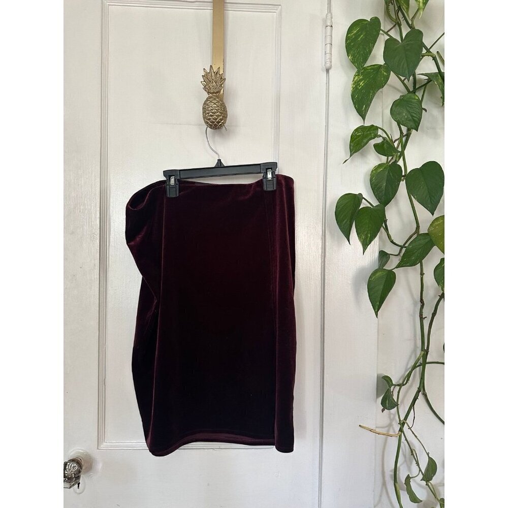Express women’s size large maroon, velour skirt